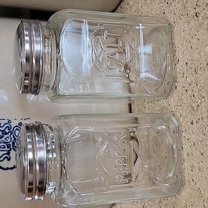 Salt/Pepper Shakers